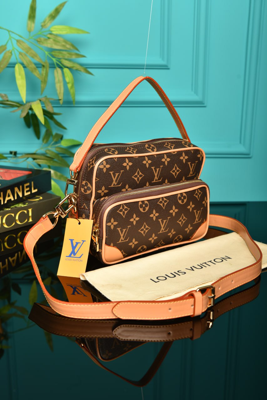 L - Nil Crossbody