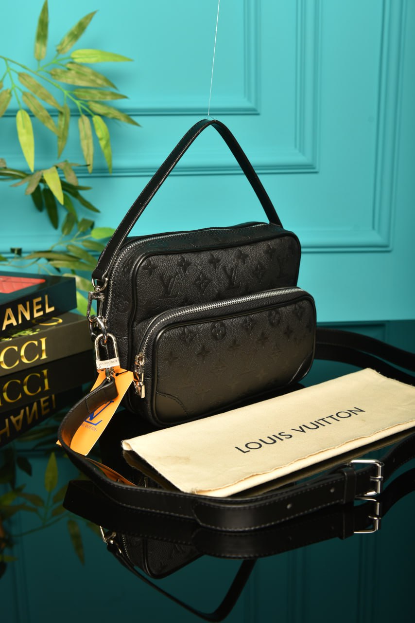 L - Nil Crossbody