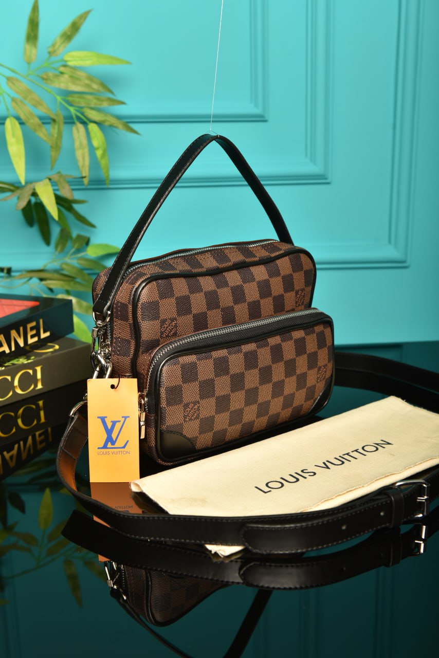 L - Nil Crossbody