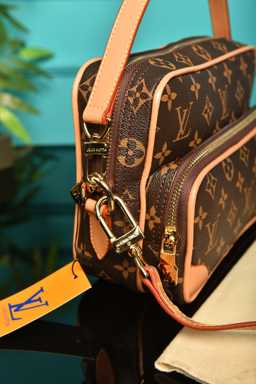 L - Nil Crossbody