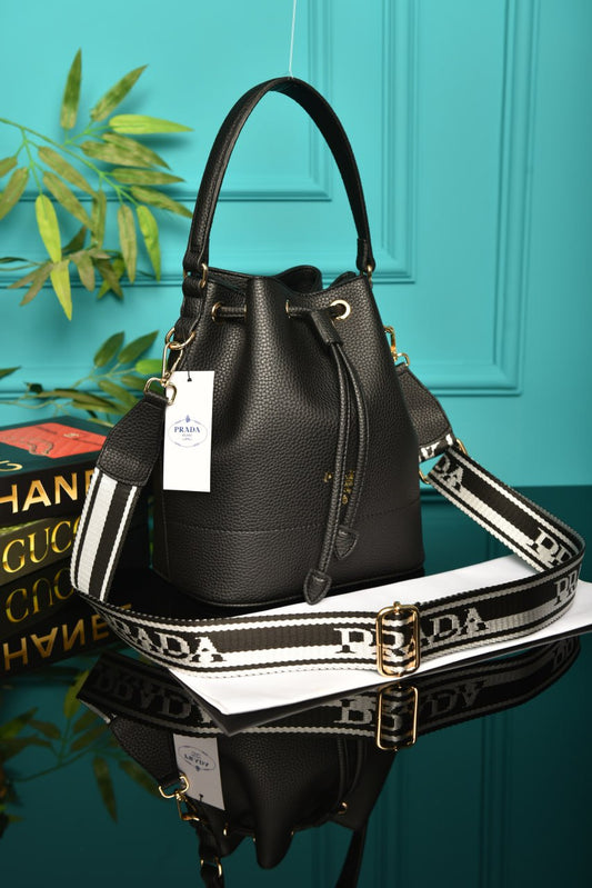 PR - Vitello Daino Bucket  Bag Black