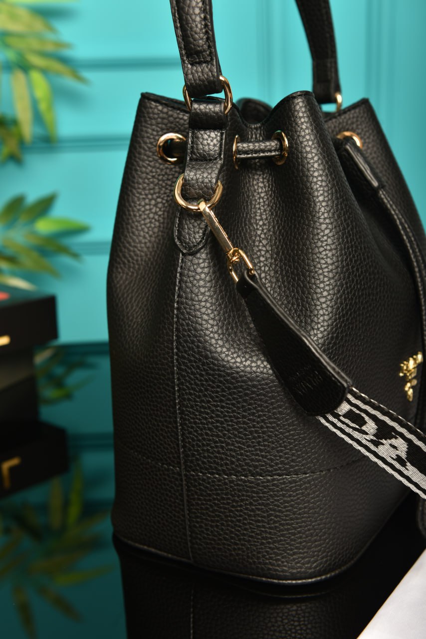 PR - Vitello Daino Bucket  Bag Black