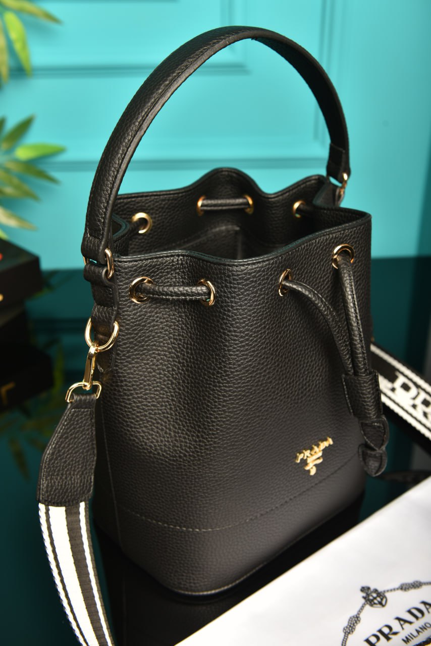 PR - Vitello Daino Bucket  Bag Black