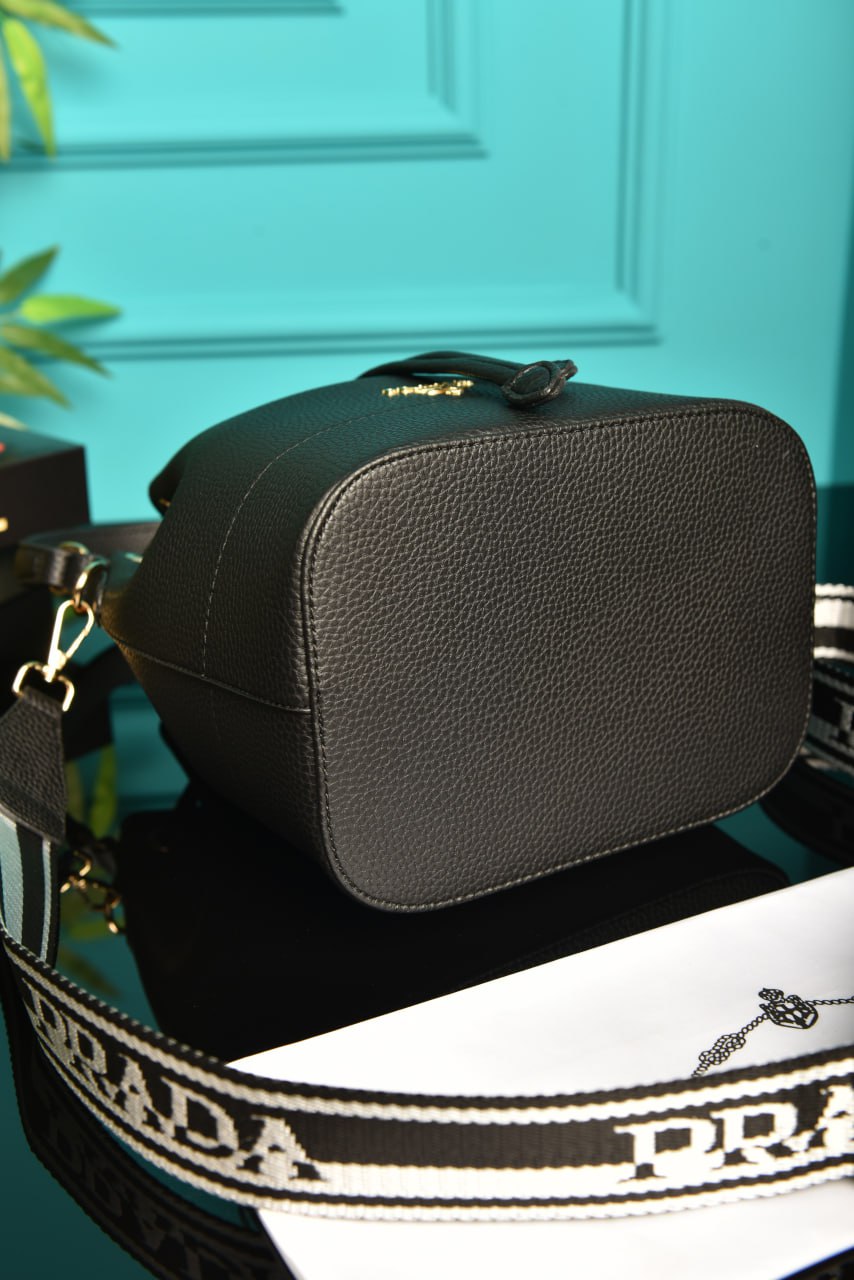 PR - Vitello Daino Bucket  Bag Black