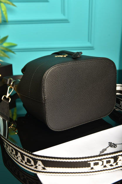 PR - Vitello Daino Bucket  Bag Black