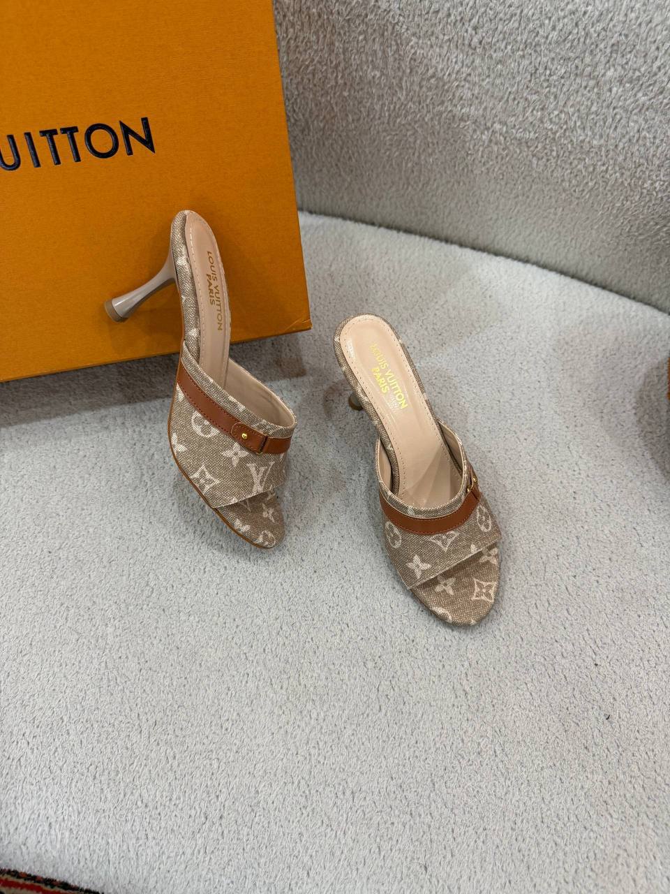L - Shoes