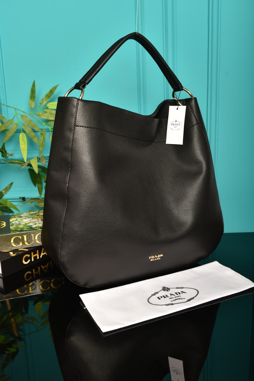 PR - Large Leather Shoulder Bag