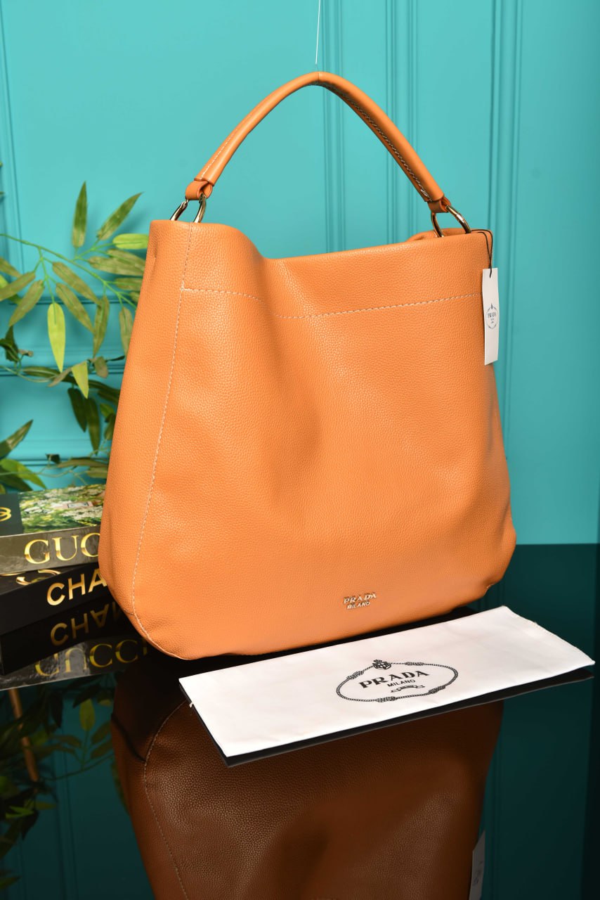 PR - Large Leather Shoulder Bag