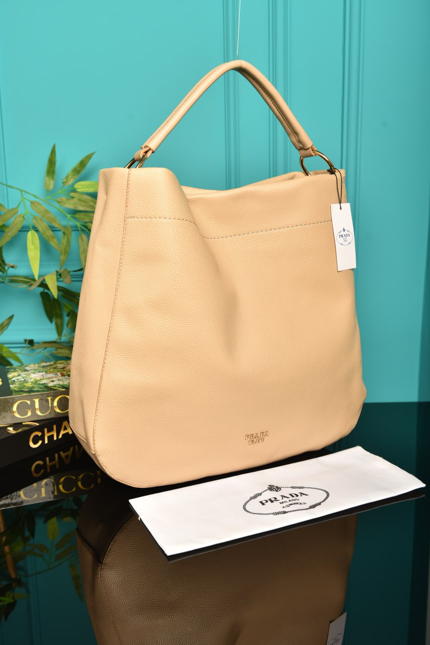 PR - Large Leather Shoulder Bag