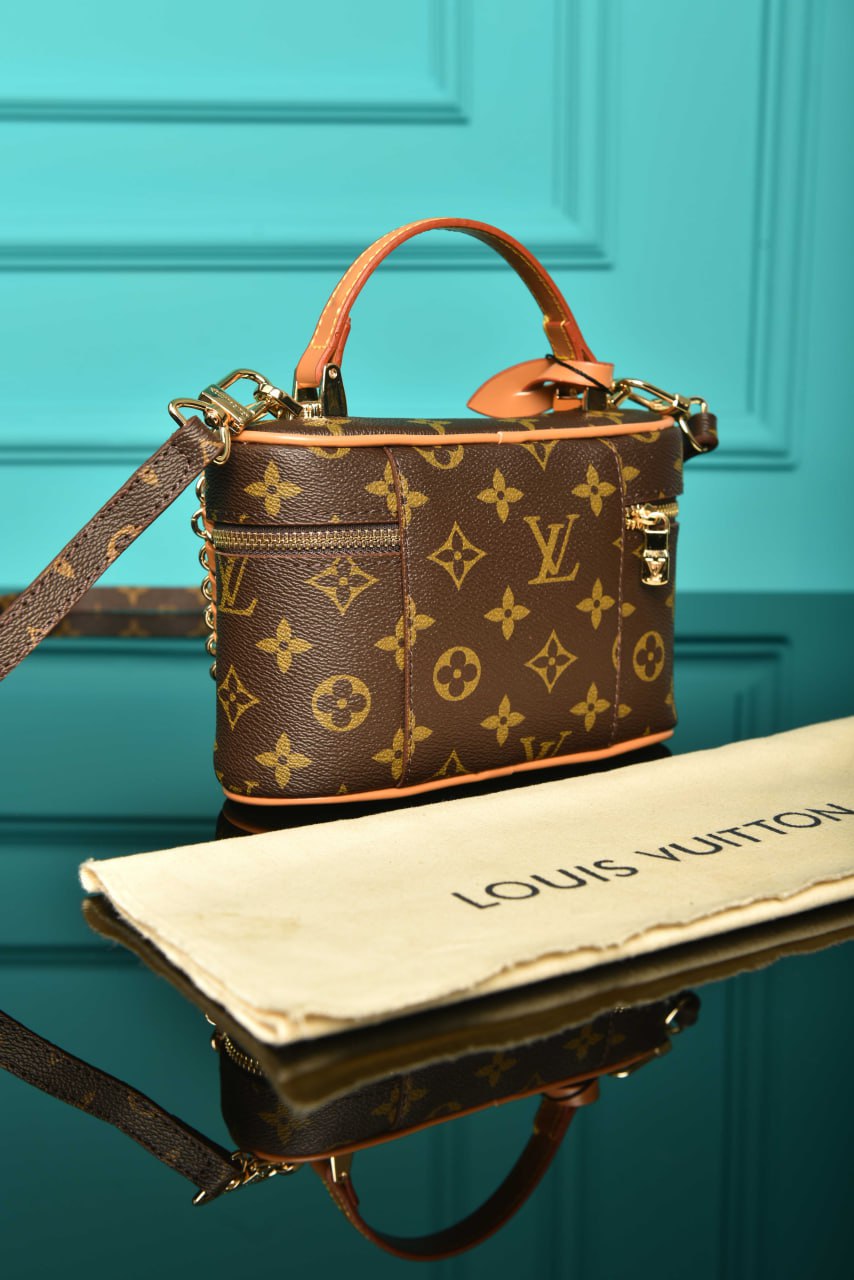 L - Vanity Chain Pouch
