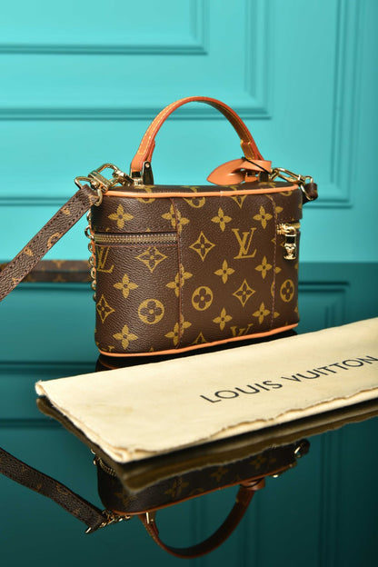 L - Vanity Chain Pouch