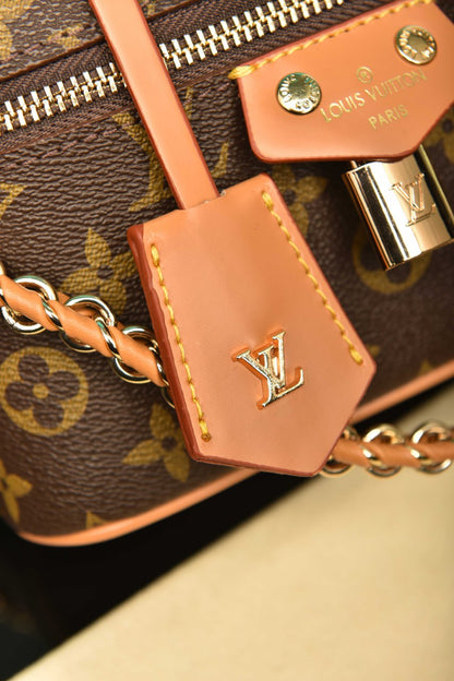 L - Vanity Chain Pouch