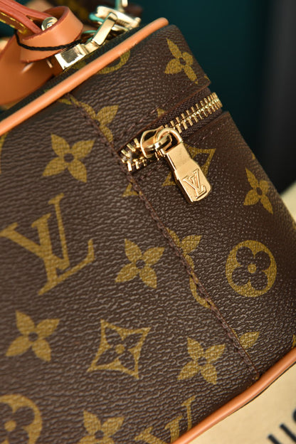 L - Vanity Chain Pouch