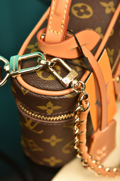 L - Vanity Chain Pouch