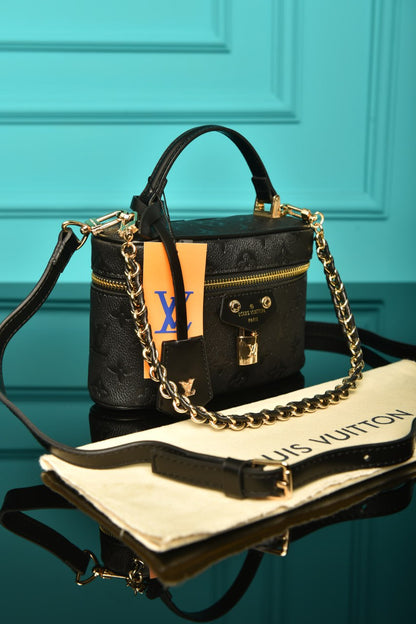 L - Vanity Chain Pouch (Black)