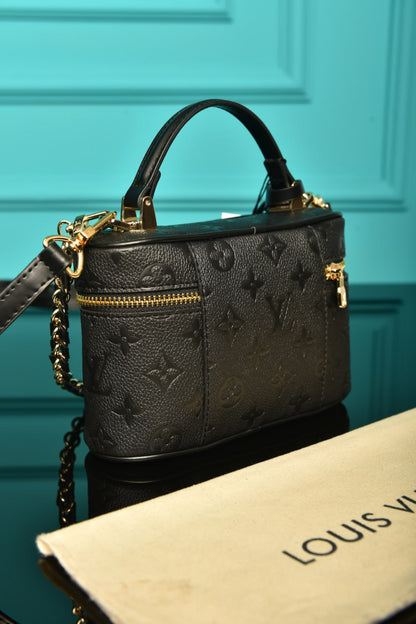 L - Vanity Chain Pouch (Black)