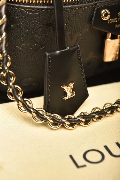 L - Vanity Chain Pouch (Black)