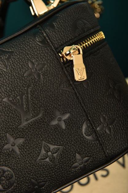 L - Vanity Chain Pouch (Black)