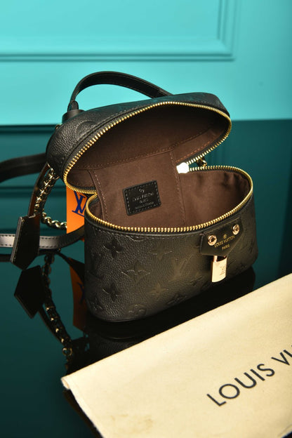 L - Vanity Chain Pouch (Black)