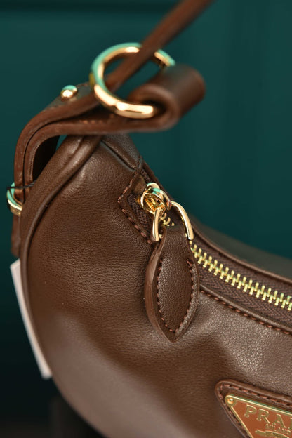 PR - Arque Small Leather Shoulder Bag