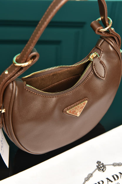 PR - Arque Small Leather Shoulder Bag