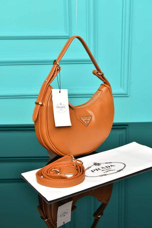 PR - Arque Small Leather Shoulder Bag