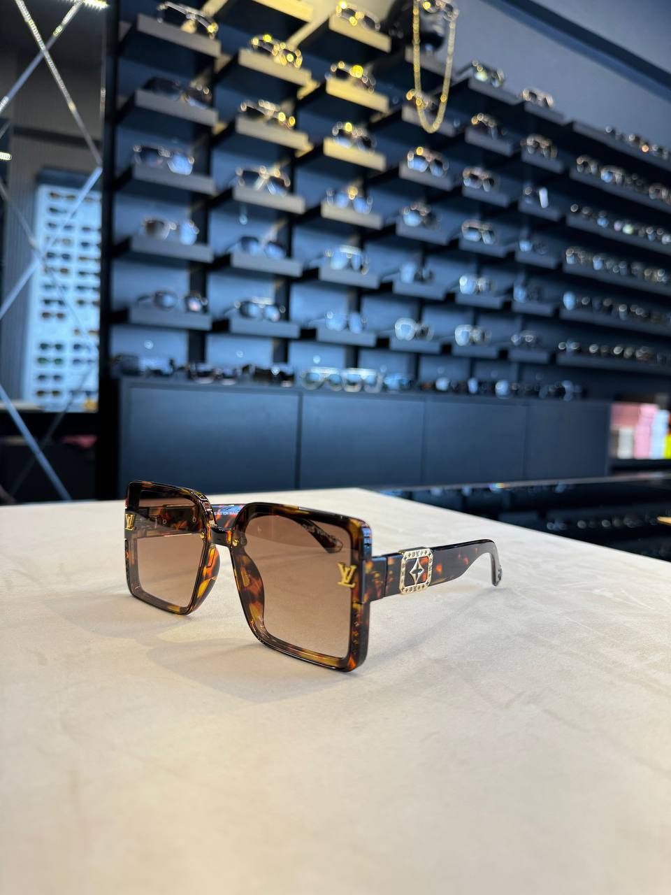 L - Sunglasses