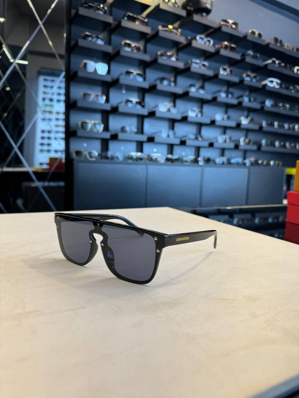 L - Sunglasses