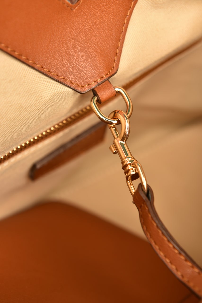 YS - Y Tote in Leather Bag