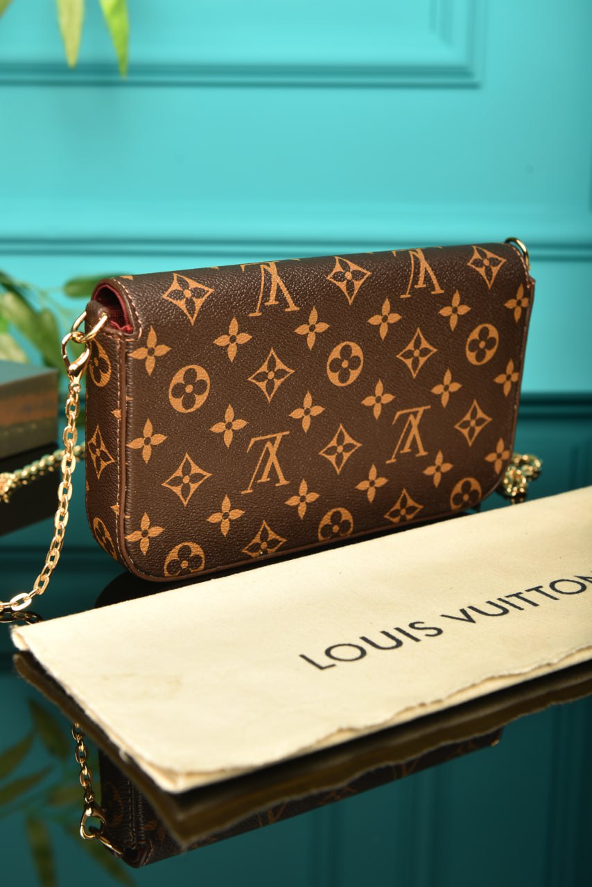 L - Felicie Pochette