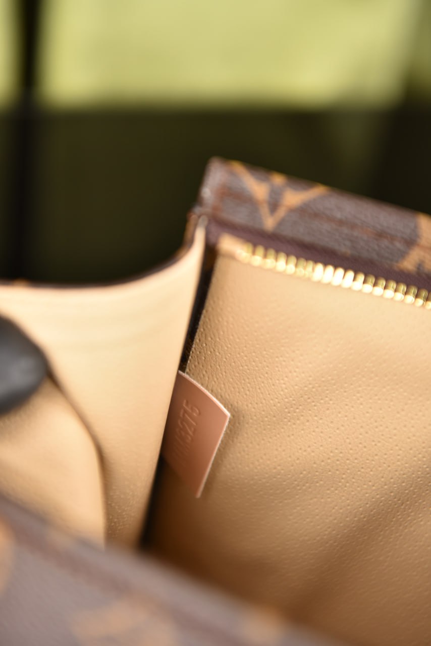 L - Toiletry Pouch