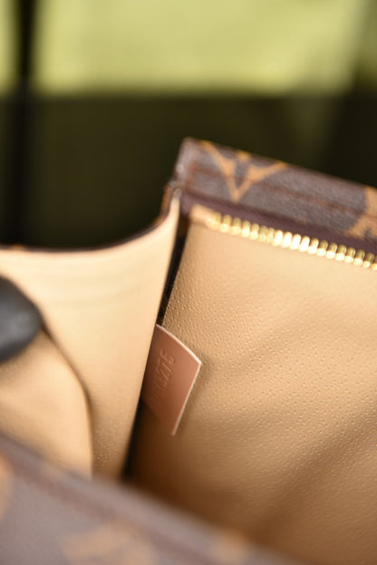 L - Toiletry Pouch
