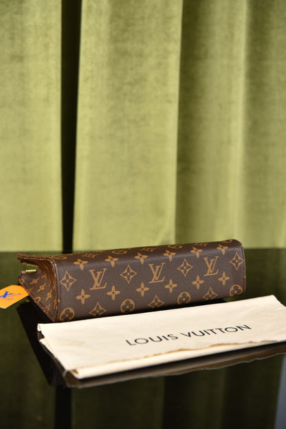 L - Toiletry Pouch
